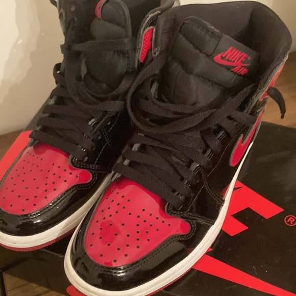 Air Jordan 1 Retro High OG 6.5 red and black patent - Picture 3 of 13